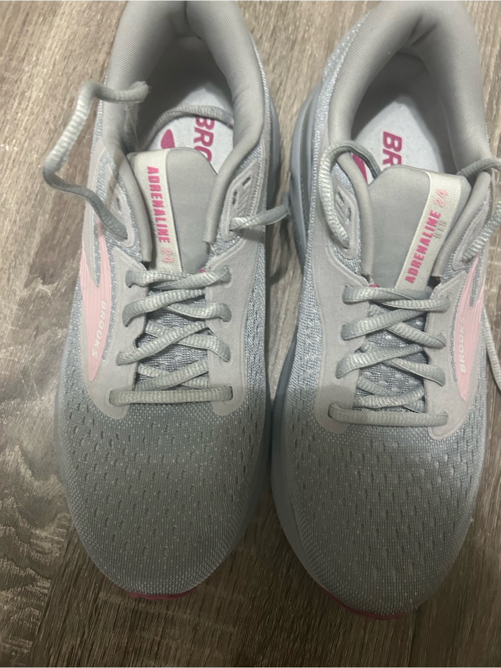 WOMEN'S BROOKS ADRENALINE GTS 24 RUNNING SHOES